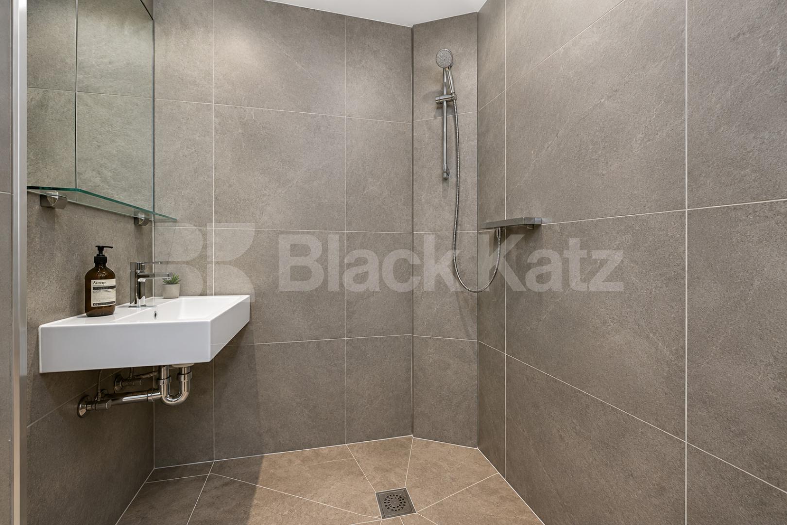Luxury Four Bedroom Penthouse with Four En-Suites & Balcony, Old Street Old Street , Old Street - Shoreditch