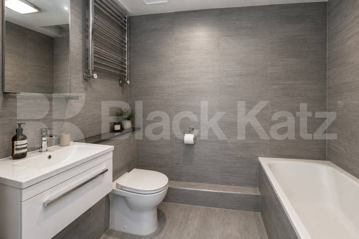 Luxury Four Bedroom Penthouse with Four En-Suites & Balcony, Old Street Old Street , Old Street - Shoreditch