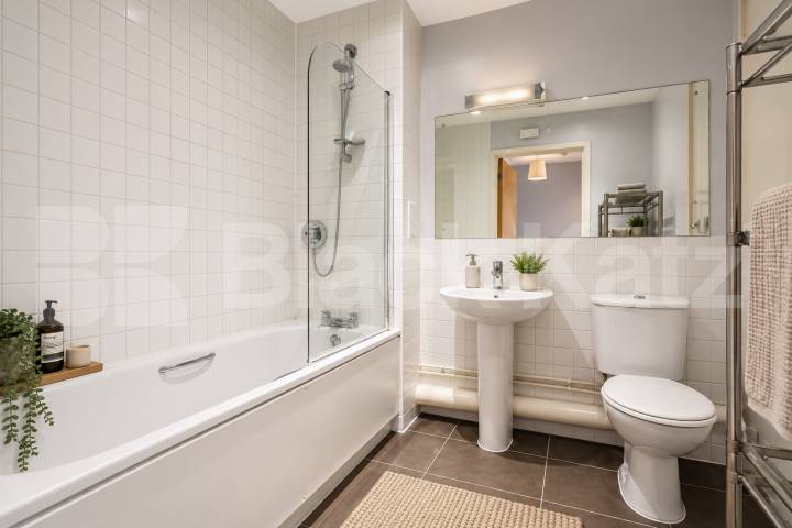Modern One Bedroom Apartment with Private Balcony – Westpoint Apartments, N8 Clarendon Road, Hornsey
