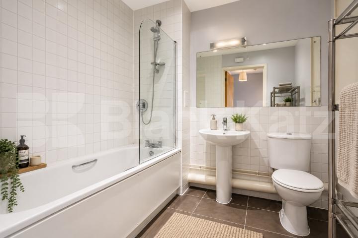 Modern One Bedroom Apartment with Private Balcony – Westpoint Apartments, N8 Clarendon Road, Hornsey