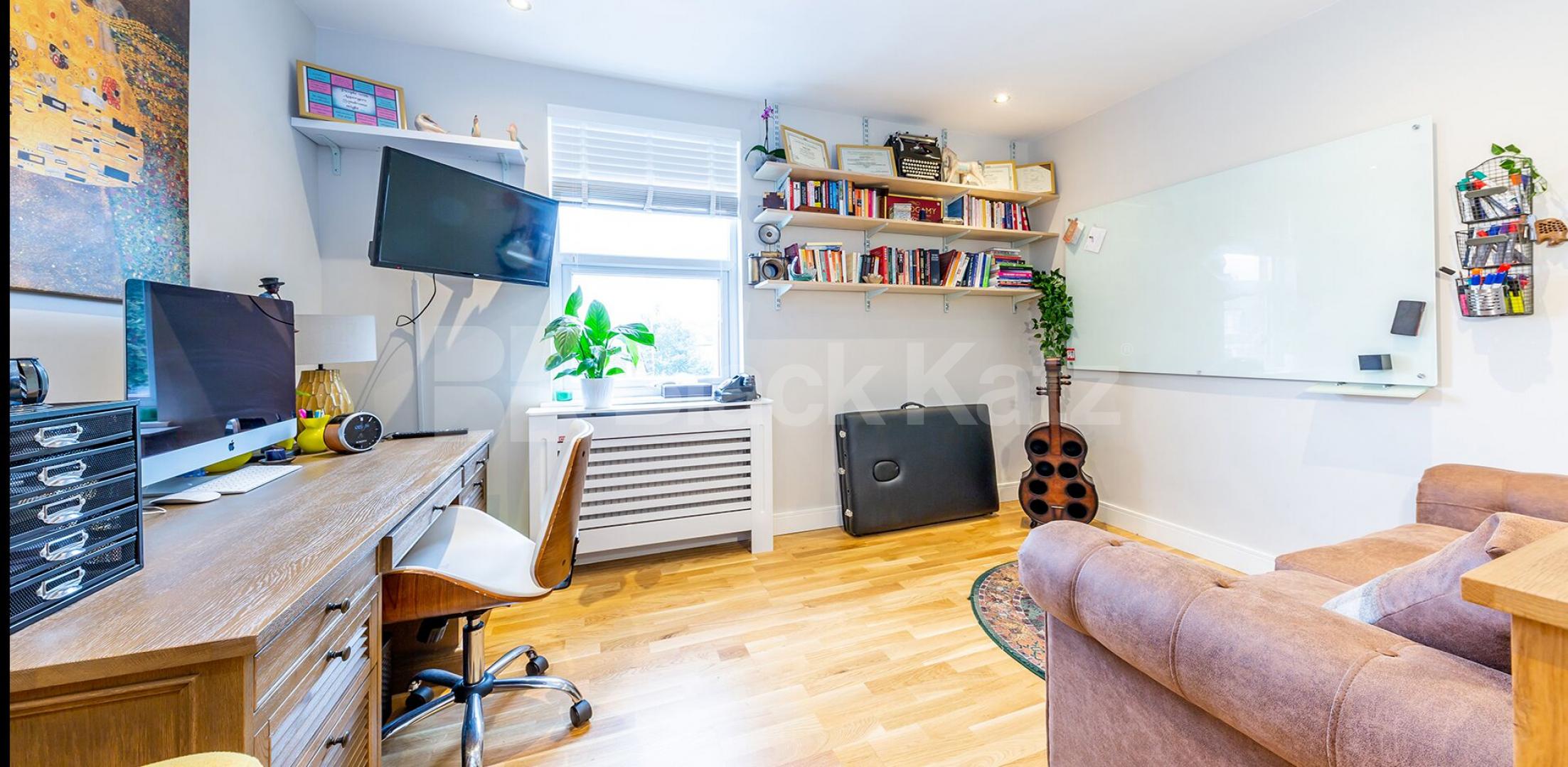 			New Instruction!, 3 Bedroom, 1 bath, 1 reception Apartment			 Broadway Parade, Crouch End