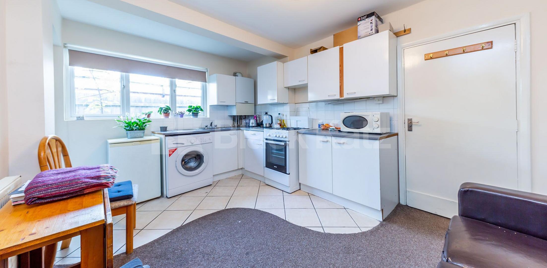 			Includes Gas, electric, water and Council Tax, Studio Apartment, 1 bath, 1 reception Ground Floor Flat			 Whittington Road, Bounds Green / Wood Green