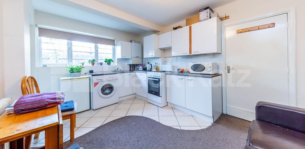 			Includes Gas, electric, water and Council Tax, Studio Apartment, 1 bath, 1 reception Ground Floor Flat			 Whittington Road, Bounds Green / Wood Green
