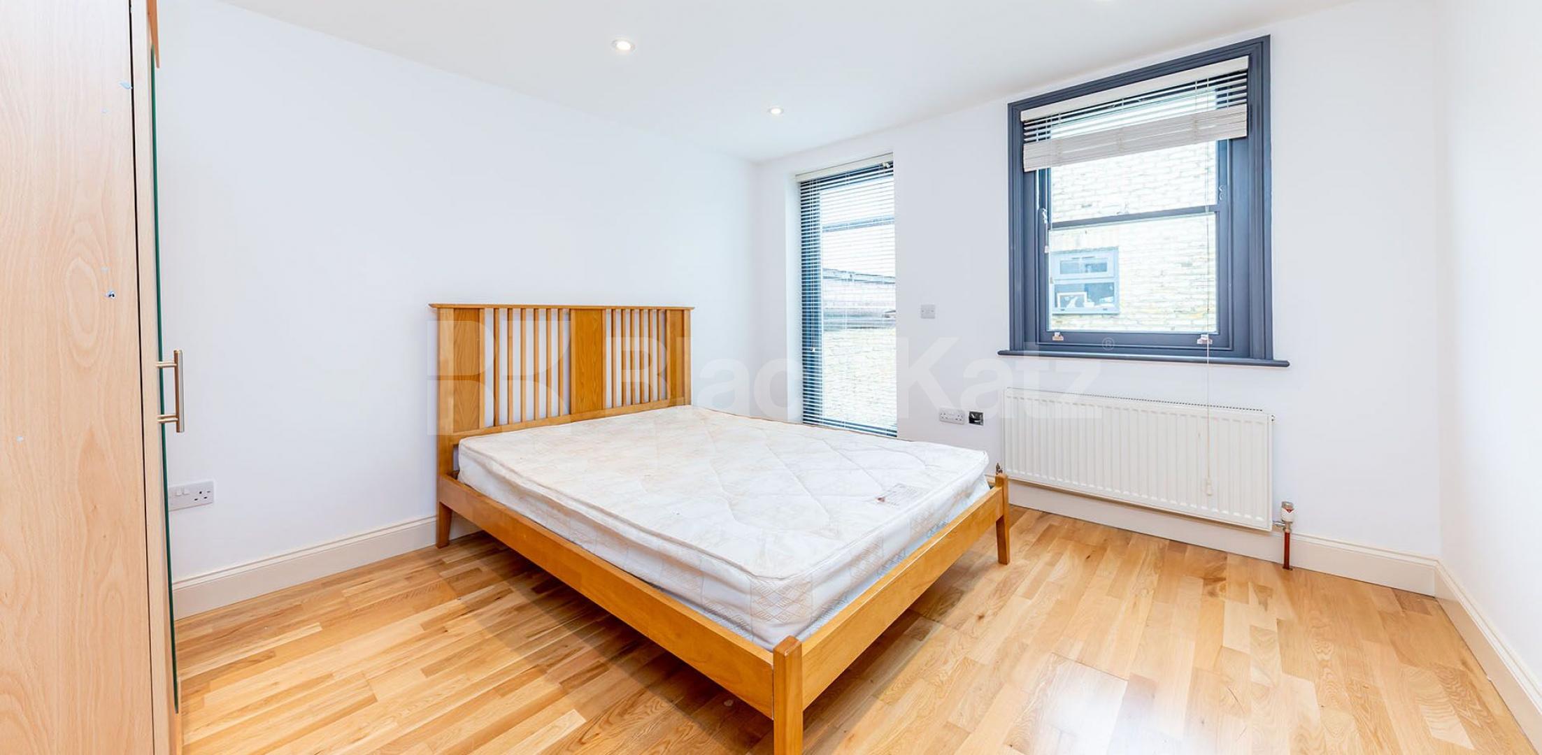 			Fantastic 2 bedroom apartment with terrace close to the tube and shops!, 2 Bedroom, 1 bath, 1 reception Apartment			 Myddleton Road, Bounds Green 