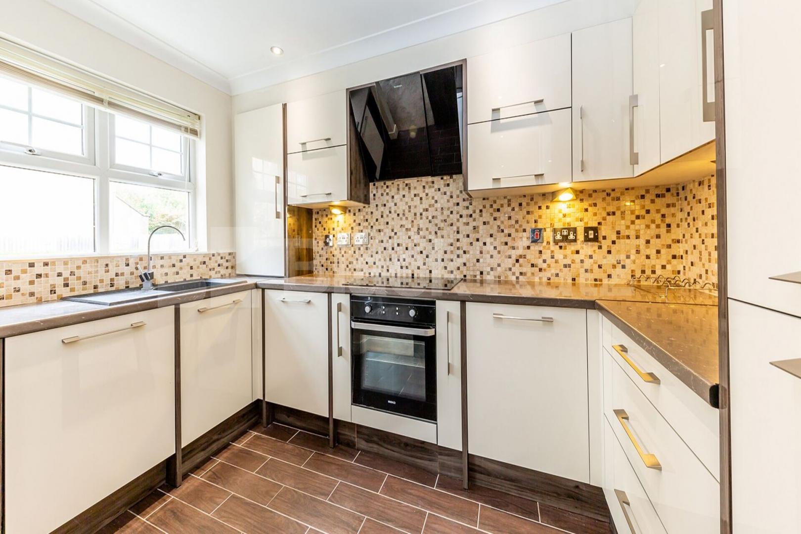 Modern 2 bedroom within a secure development near Muswell Hill golf course  Osier Crescent, Muswell Hill