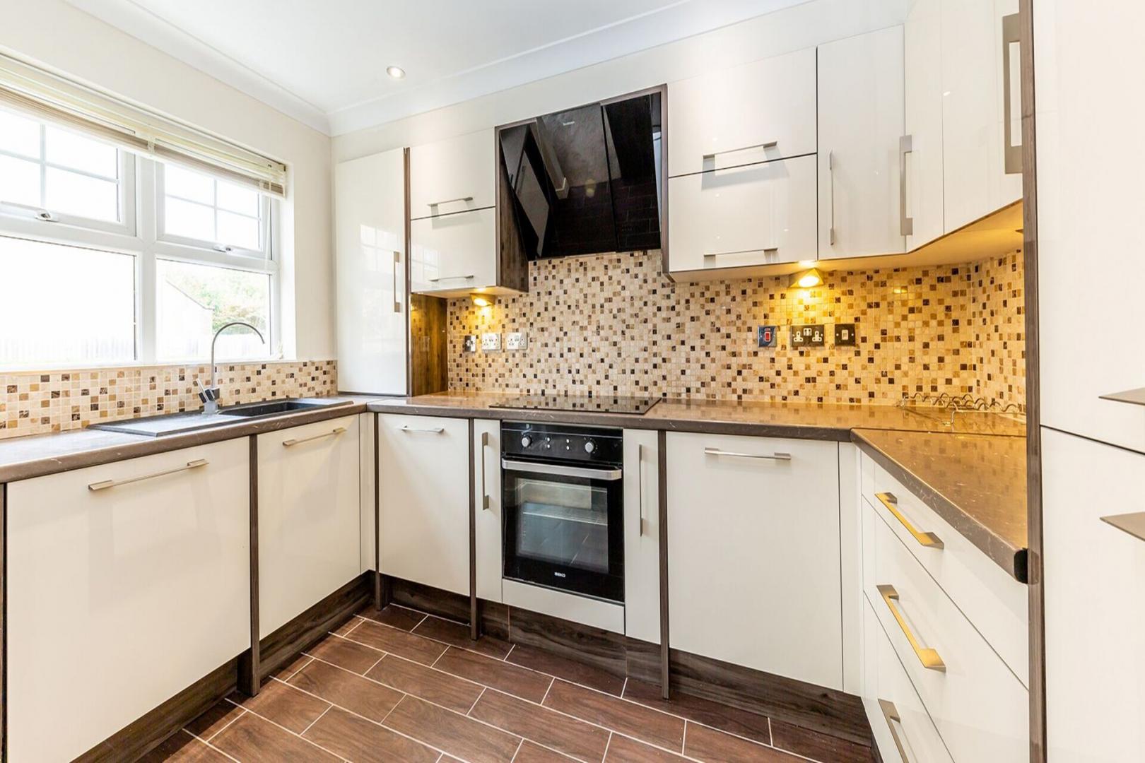 Modern 2 bedroom within a secure development near Muswell Hill golf course  Osier Crescent, Muswell Hill