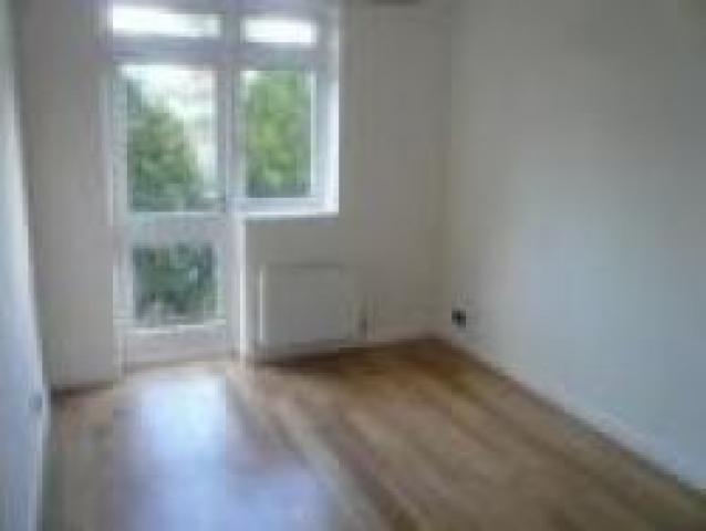 			3 Bedroom, 1 bath, 1 reception Flat			 Creighton Avenue, MUSWELL HILL/EAST FINCHLEY N2