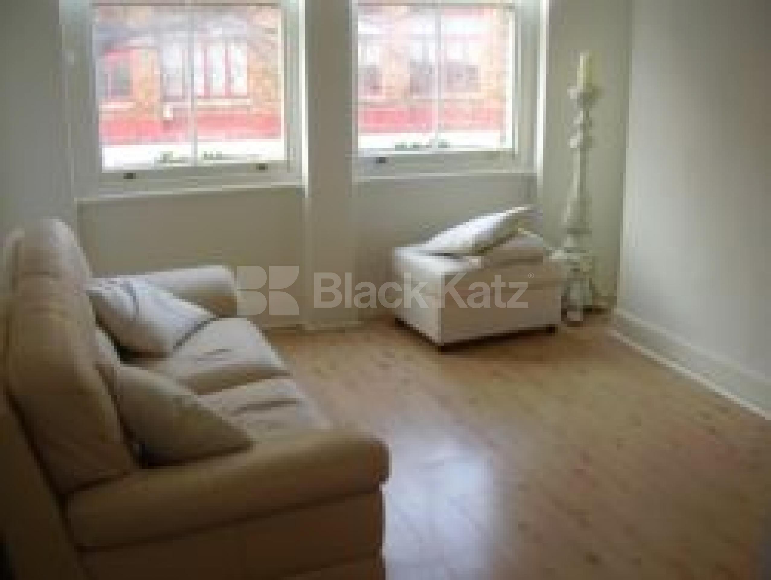 			LOCATION LOCATION LOCATION !!!, 1 Bedroom, 1 bath, 1 reception Flat			 Cross Street, ANGEL N1 N1