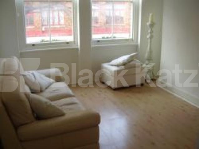 			LOCATION LOCATION LOCATION !!!, 1 Bedroom, 1 bath, 1 reception Flat			 Cross Street, ANGEL N1