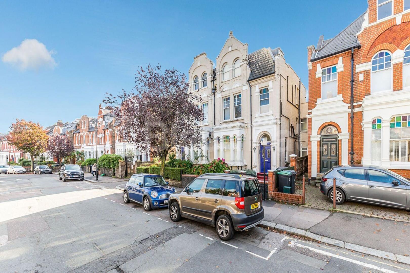  Beautiful & spacious 1 double bedroom property on the very popular Weston Park Weston Park , Crouch End