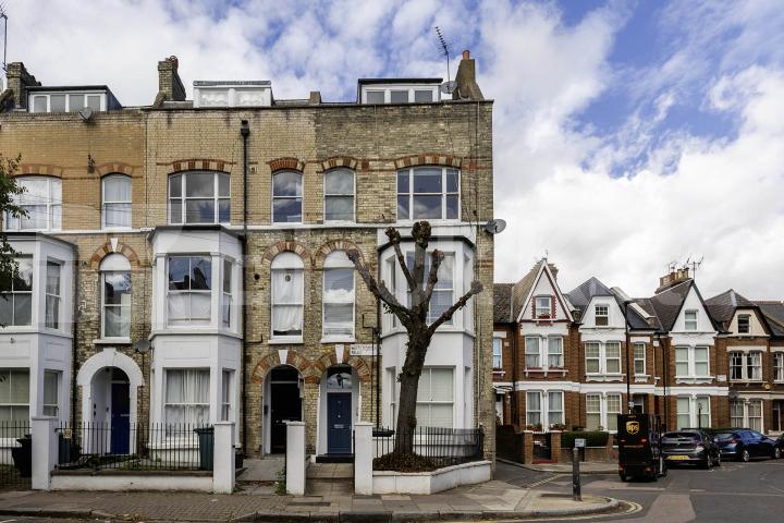 Large split level 3 bedroom in a well maintained conversion in Archway Marlborough Road, Upper Holloway 