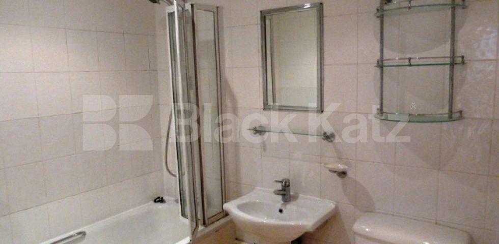 			PERFECT FOR 3 SHARERS!, 2 Bedroom, 1 bath, 1 reception Flat			 Margery Street, RUSSELL SQUARE