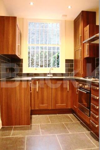			MINUTES TO HYDE PARK!, 1 Bedroom, 1 bath, 1 reception Flat			 Devonshire Terrace, BAYSWATER