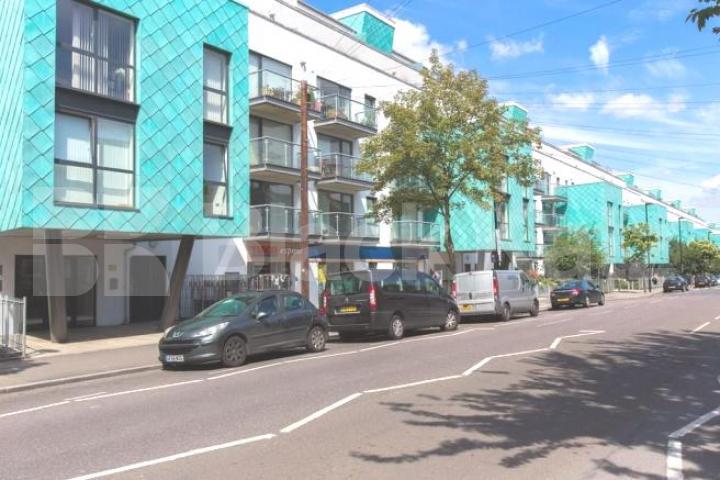 			SPACIOUS 3 BED, 2 BATH WITH PARKING!, 3 Bedroom, 1 bath, 1 reception Flat			 DRAYTON PARK, Highbury