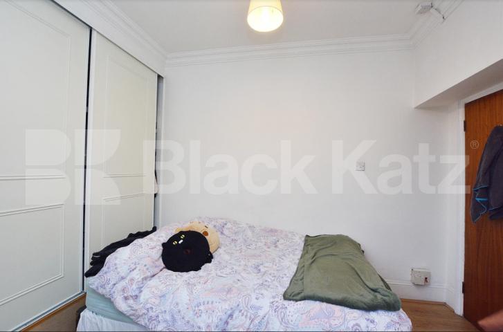 			LARGE 2 / 3 BED BY REGENTS PARK! , 3 Bedroom, 1 bath, 1 reception Flat			 Harley Street, REGENTS PARK/BAKER STREET 