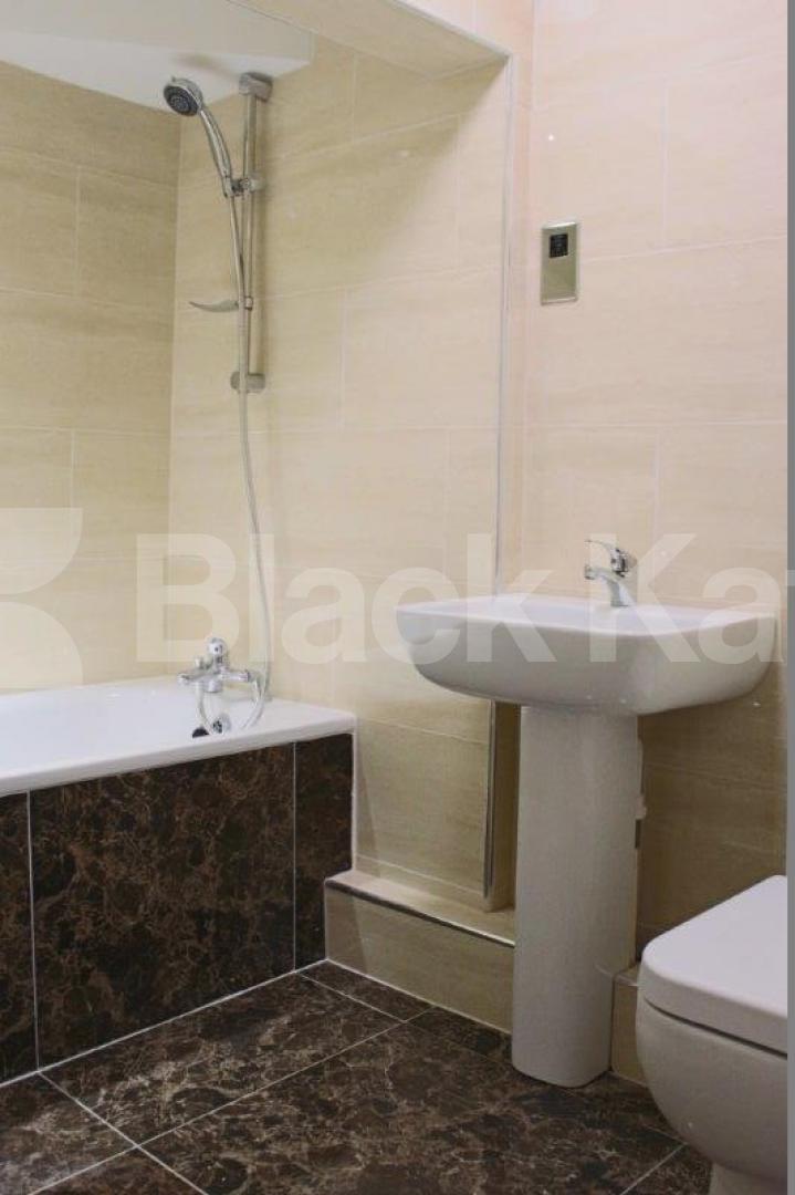 			MINUTES TO HYDE PARK!, 1 Bedroom, 1 bath, 1 reception Flat			 Devonshire Terrace, BAYSWATER