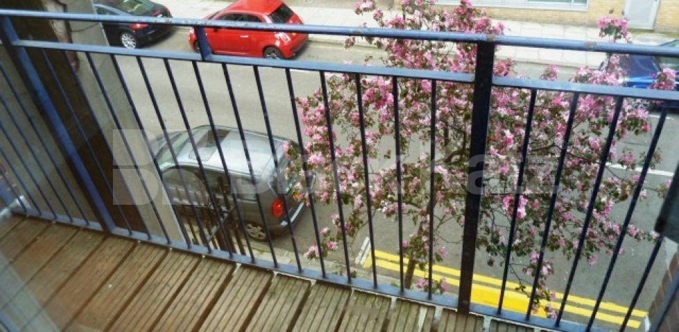 			PERFECT FOR 3 SHARERS!, 2 Bedroom, 1 bath, 1 reception Flat			 Margery Street, RUSSELL SQUARE