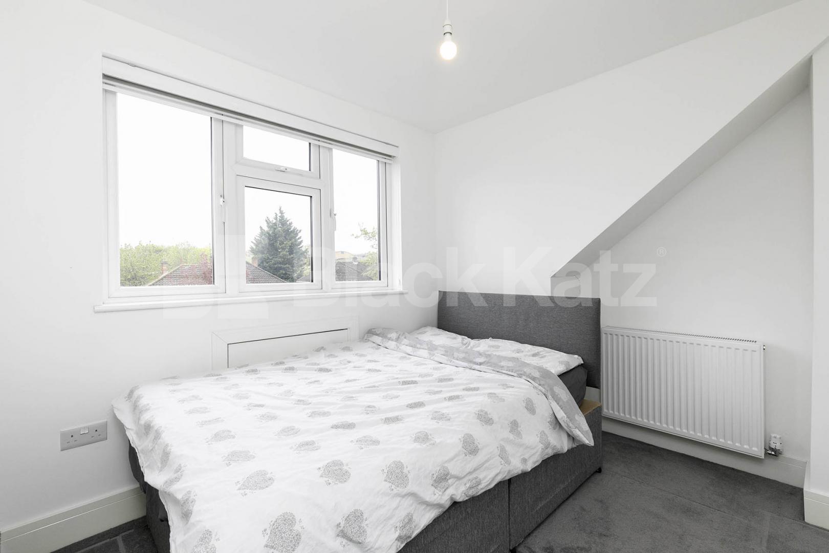 Stunning 5-Bedroom Family Home to Let in Southgate Osidge Lane, Southgate 