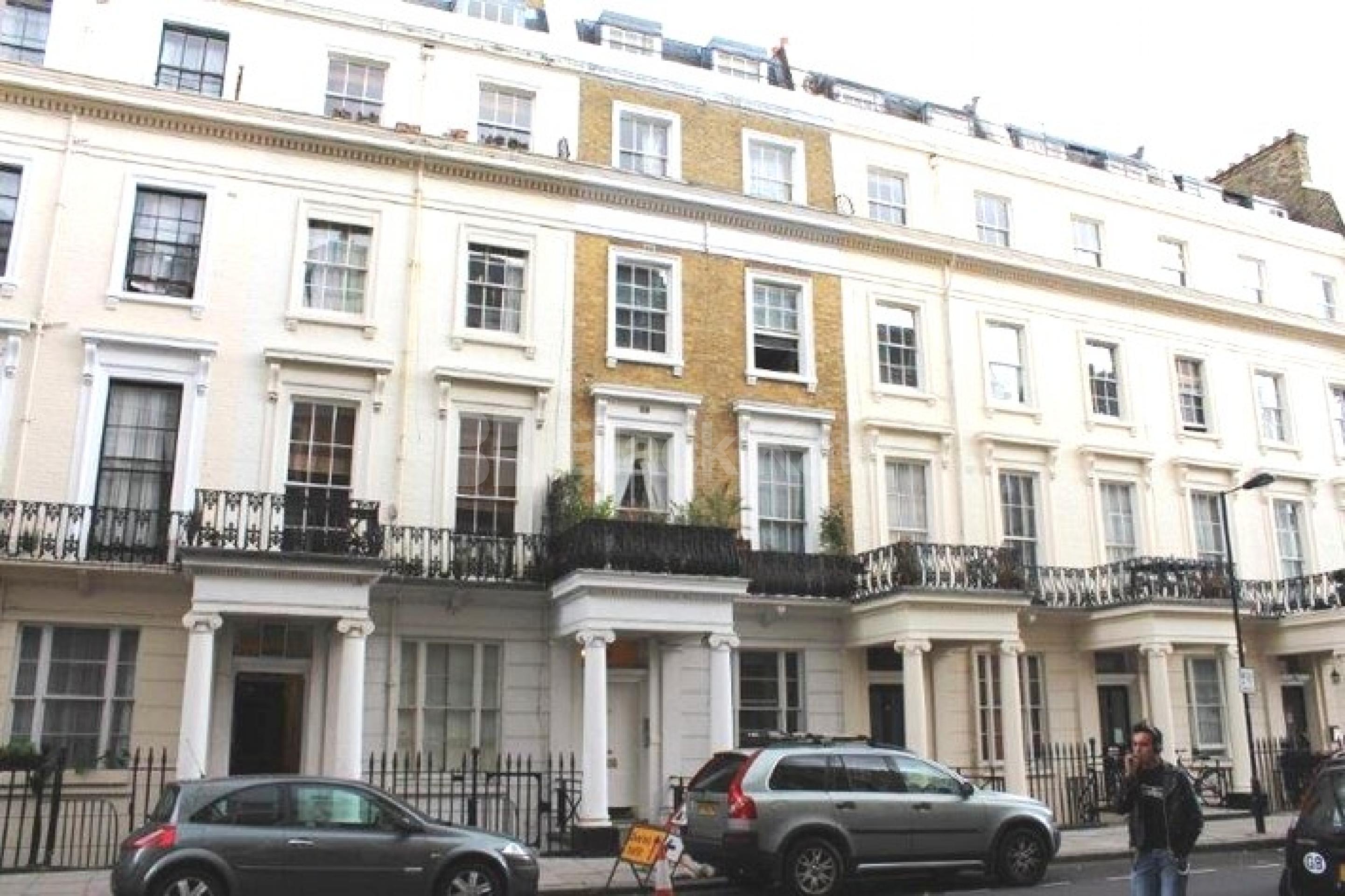 			MINUTES TO HYDE PARK!, 1 Bedroom, 1 bath, 1 reception Flat			 Devonshire Terrace, BAYSWATER W2