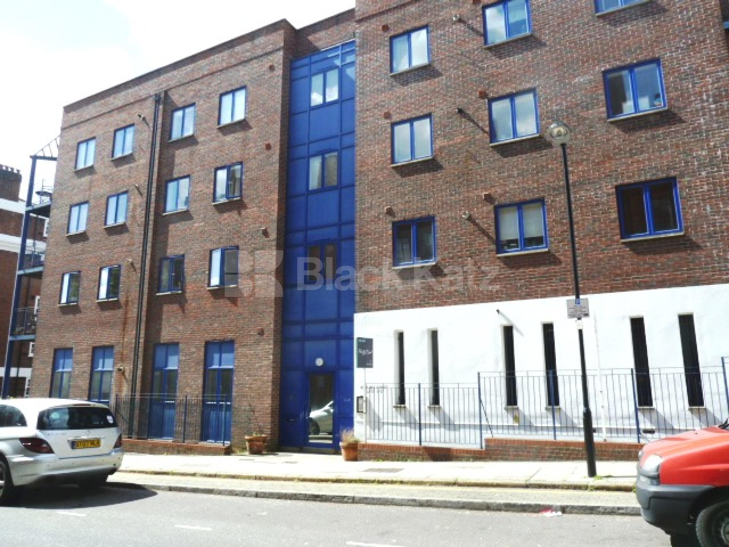			2 BEDROOM FLAT PERFECT FOR 3 SHARERS!, 3 Bedroom, 1 bath, 1 reception Flat			 Margery Street, ANGEL-KING'S CROSS-RUSSELL SQUARE WC1X