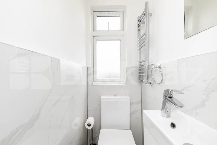 Stunning 5-Bedroom Family Home to Let in Southgate Osidge Lane, Southgate 