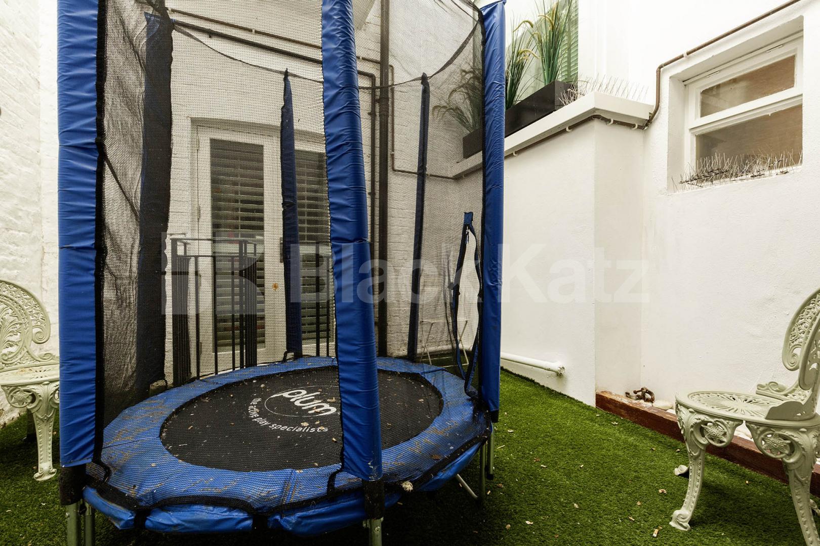 Superb 4 bedroom 2 bathroom split level apartment in Baker Street  Nottingham Place, Baker Street / Marylebone 