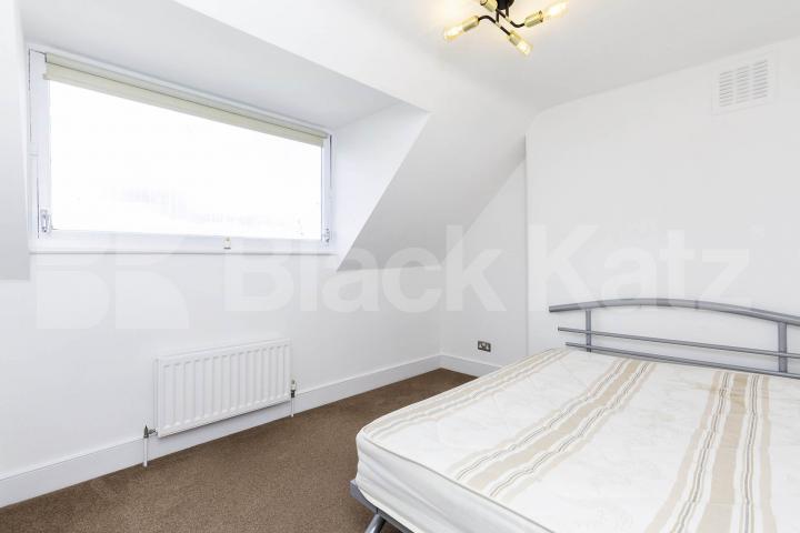 Large split level 3 bedroom in a well maintained conversion in Archway Marlborough Road, Upper Holloway 