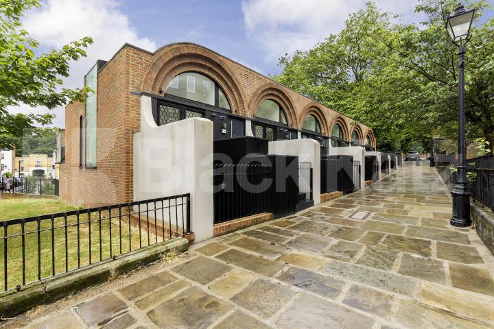 Stunning 3 bed 2 bath house split over 3 floors with a patio area.  Arco Walk, Highgate Road, Kentish Town