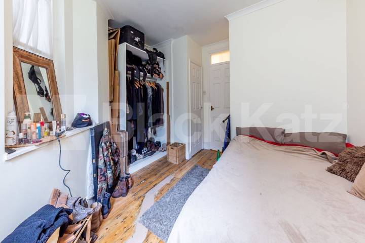 Located within a mansion block close to Highgate Village Hornsey Lane, Highgate