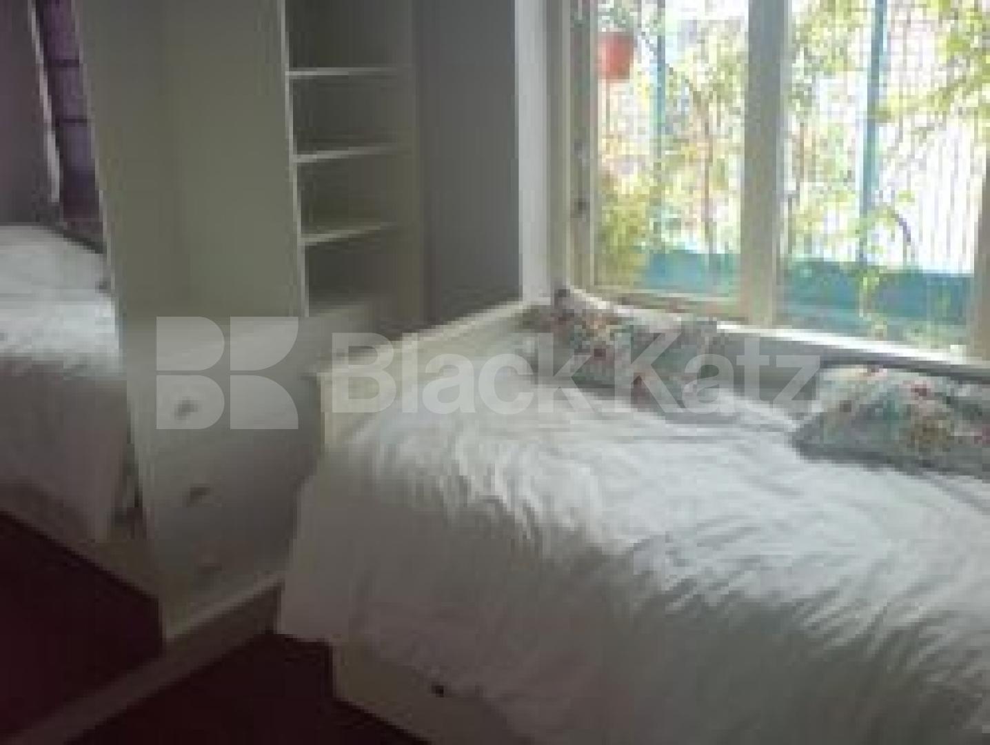 			Must be seen, 2 Bedroom, 1 bath, 1 reception Flat			 Cromer Street, KINGS CROSS