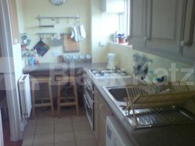 			Must be seen, 2 Bedroom, 1 bath, 1 reception Flat			 Cromer Street, KINGS CROSS