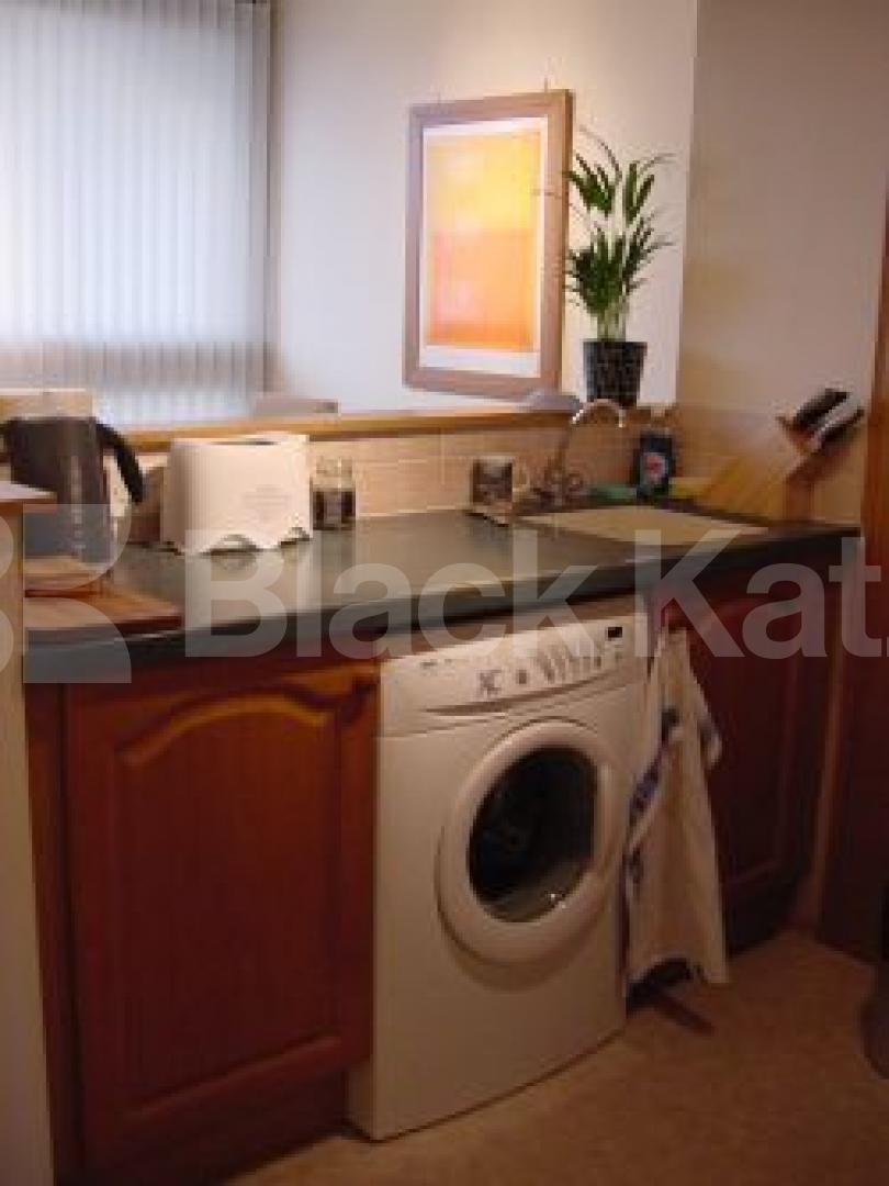 			New instruction, 1 Bedroom, 1 bath, 1 reception Flat			 Bunyan Court, Barbican