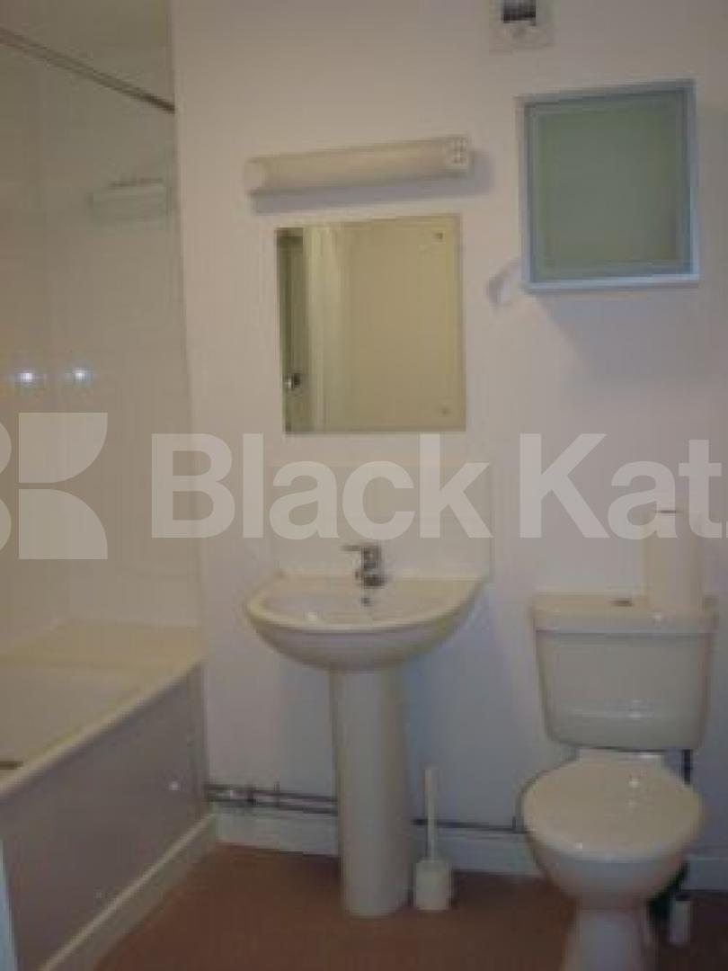 			NEW INSTRUCTION, 2 Bedroom, 1 bath, 1 reception Flat			 Drayton Park, ARSENAL 