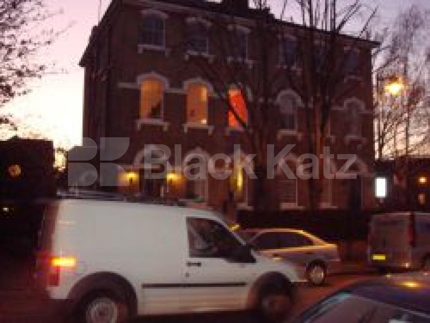 			MUST SEE !!!!!!!, 2 Bedroom, 1 bath, 1 reception Flat			 Highbury Hill, Highbury