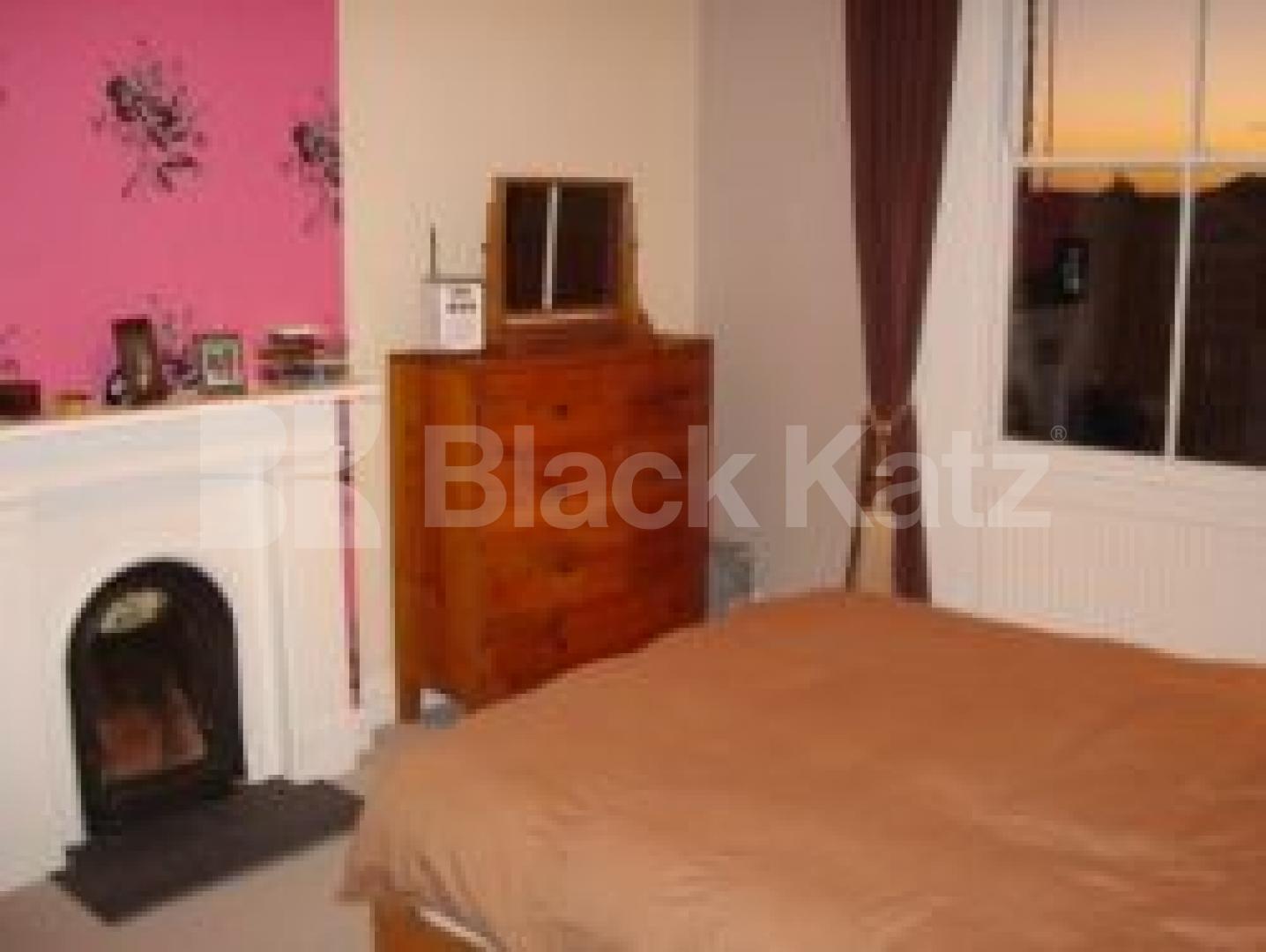 			MUST SEE !!!!!!!, 2 Bedroom, 1 bath, 1 reception Flat			 Highbury Hill, Highbury