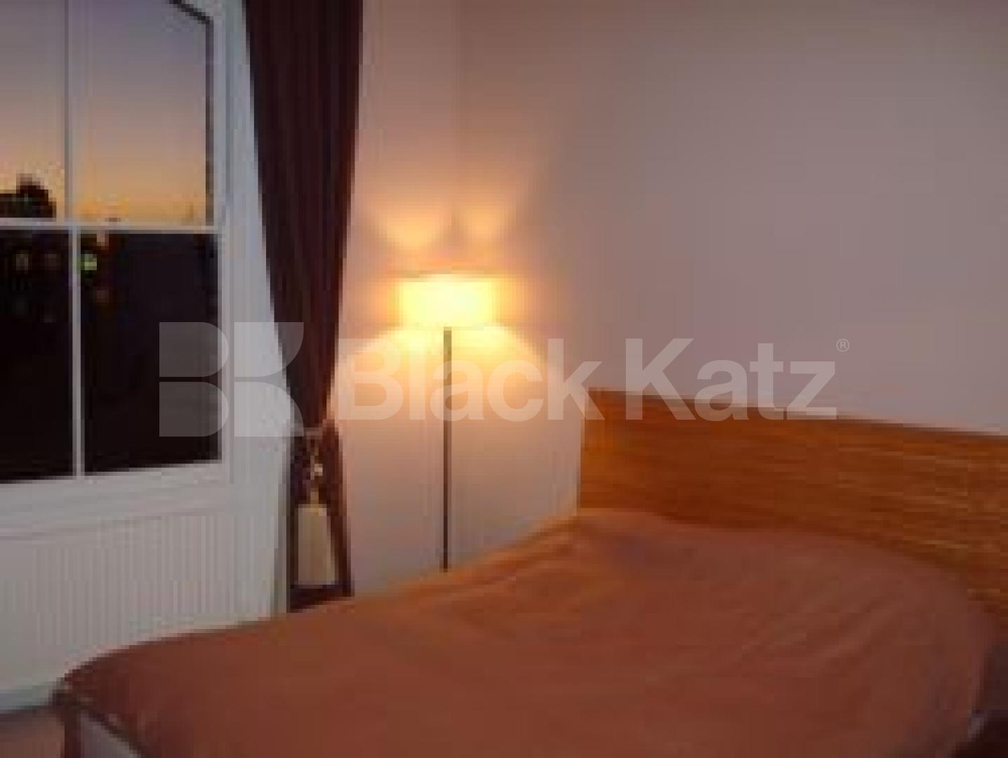 			MUST SEE !!!!!!!, 2 Bedroom, 1 bath, 1 reception Flat			 Highbury Hill, Highbury