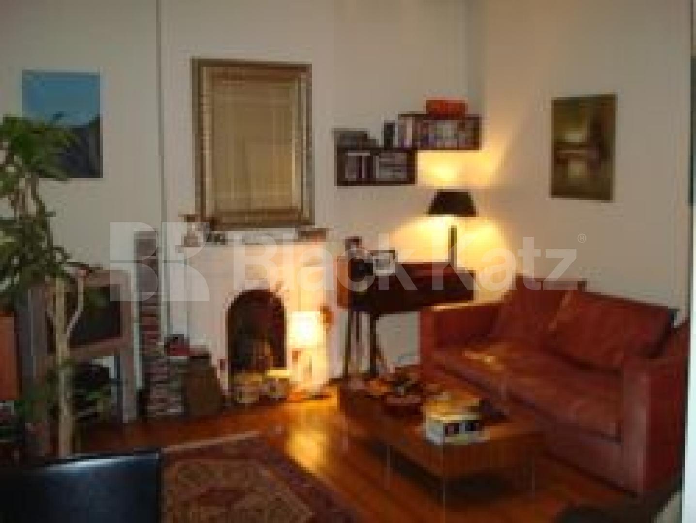 			MUST SEE !!!!!!!, 2 Bedroom, 1 bath, 1 reception Flat			 Highbury Hill, Highbury