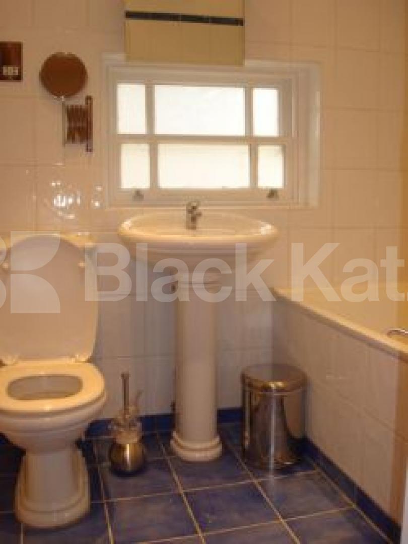 			NEW INSTRUCTION, 3 Bedroom, 1 bath, 1 reception Ground Floor Flat			 Bridport Place, ISLINGTON