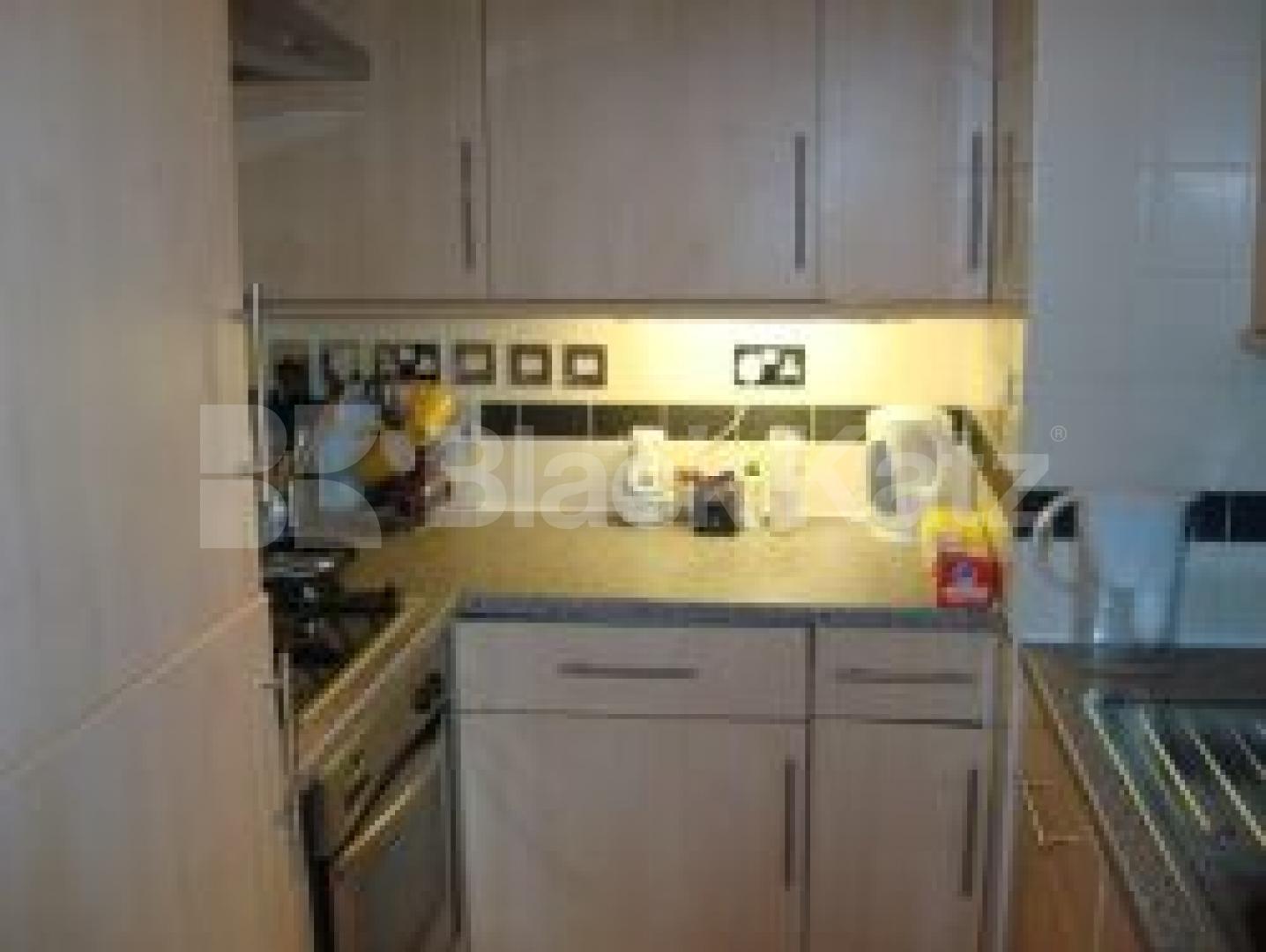 			NEW INSTRUCTION, 3 Bedroom, 1 bath, 1 reception Ground Floor Flat			 Bridport Place, ISLINGTON