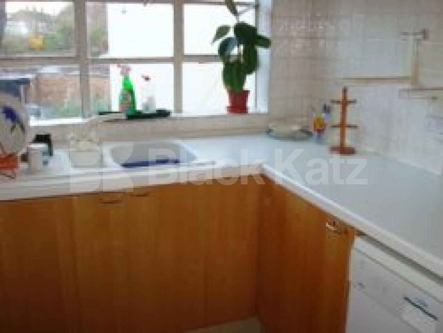 			NEW INSTRUCTION, 2 Bedroom, 1 bath, 1 reception Flat			 Grenway Close, Clissold Park