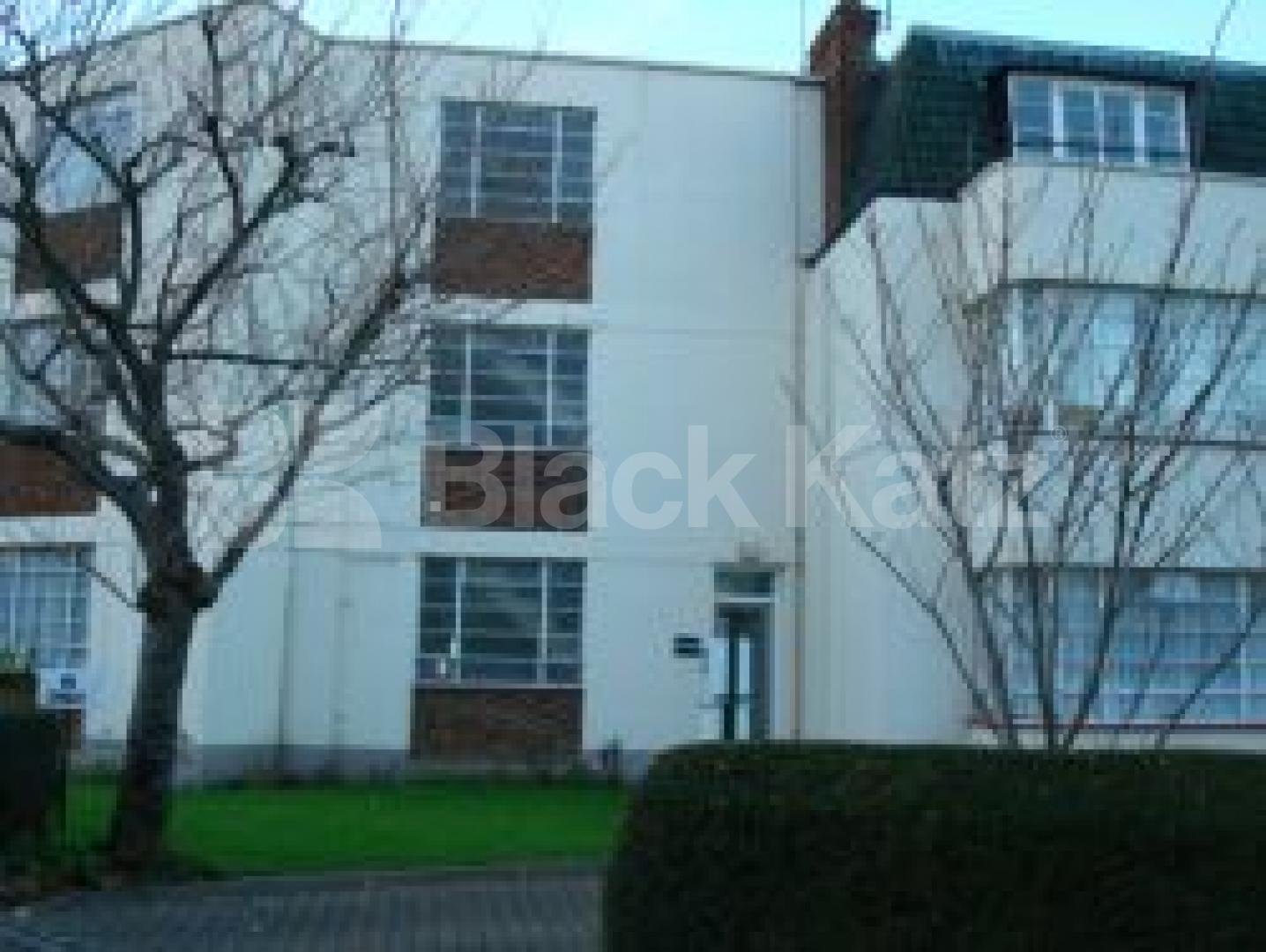 			NEW INSTRUCTION, 2 Bedroom, 1 bath, 1 reception Flat			 Grenway Close, Clissold Park