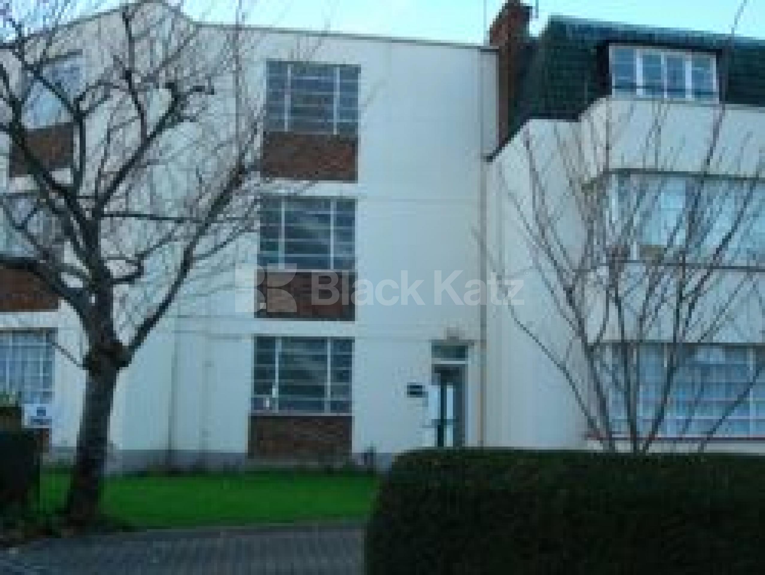 			NEW INSTRUCTION, 2 Bedroom, 1 bath, 1 reception Flat			 Grenway Close, Clissold Park N4