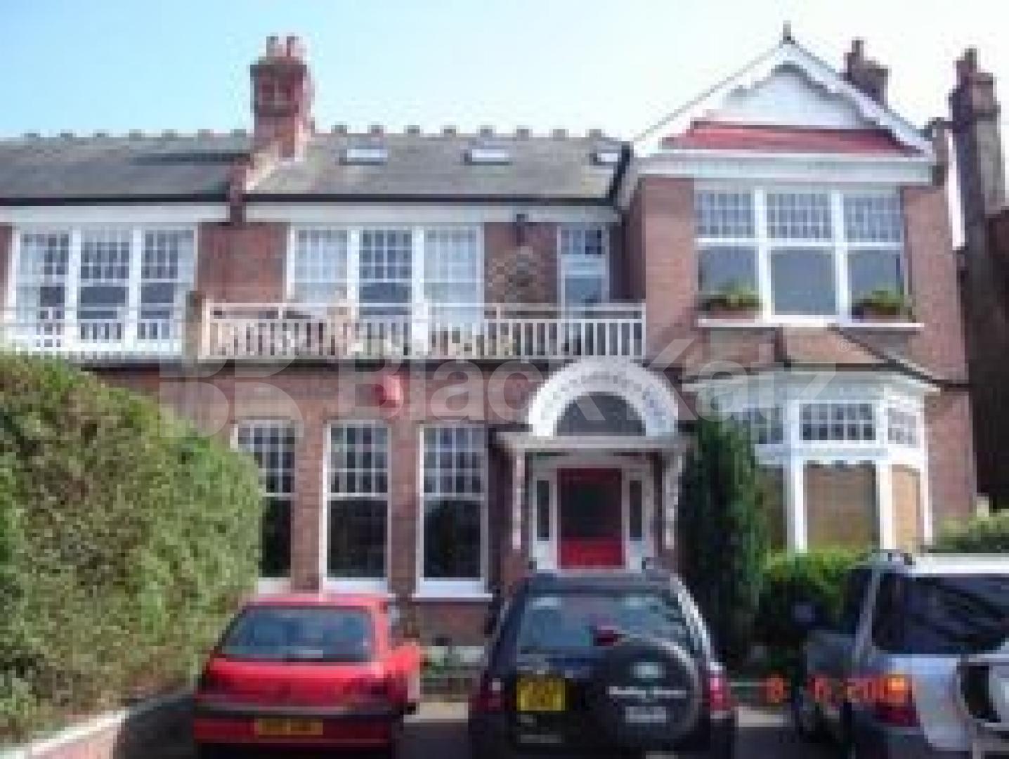 			3 Bedroom, 1 bath, 1 reception Flat			 Queens Avenue, MUSWELL HILL N10