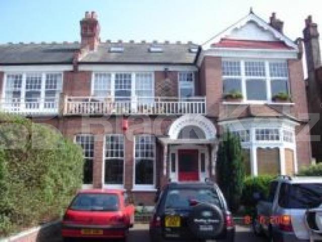 			3 Bedroom, 1 bath, 1 reception Flat			 Queens Avenue, MUSWELL HILL N10