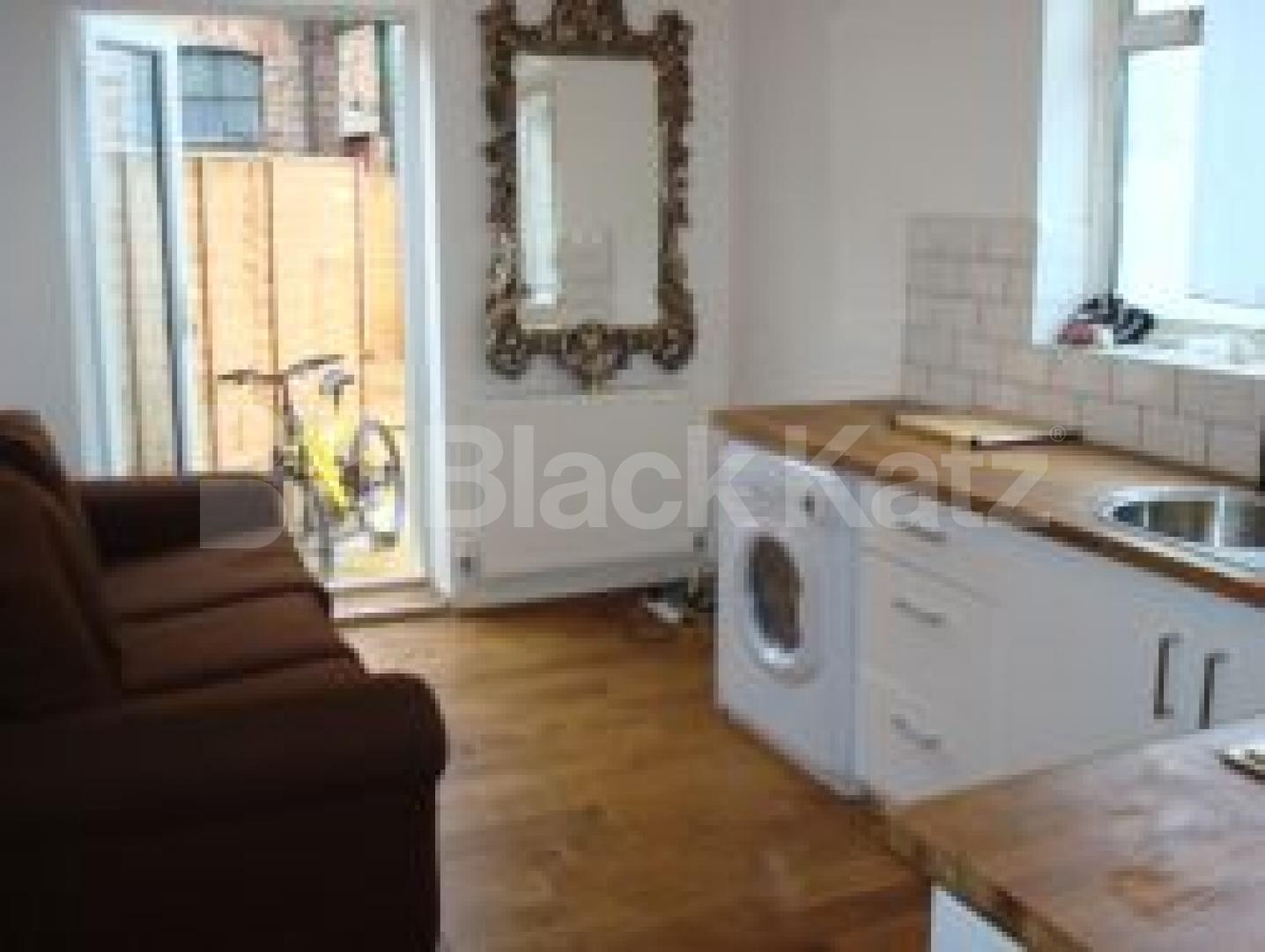 			2 Bedroom, 1 bath, 1 reception Flat			 Grove Road, Seven Sisters