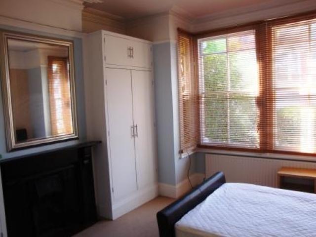 			2 Bedroom, 1 bath, 1 reception Flat			 Elm Park Road, FINCHLEY CENTRAL