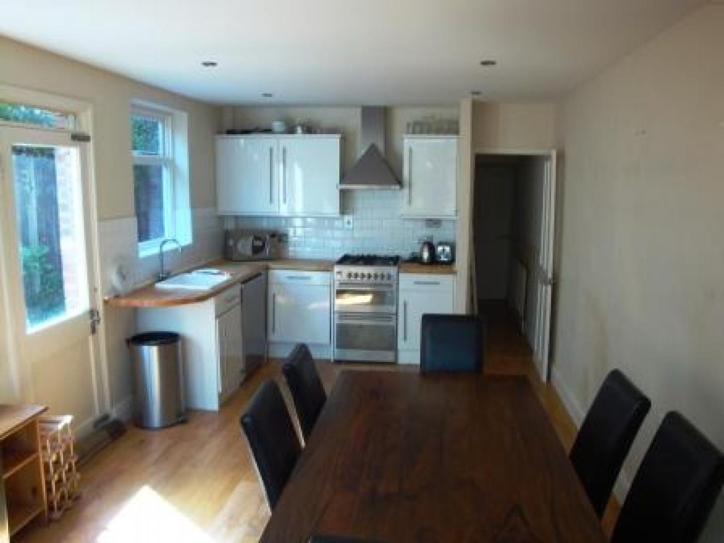 			2 Bedroom, 1 bath, 1 reception Flat			 Elm Park Road, FINCHLEY CENTRAL