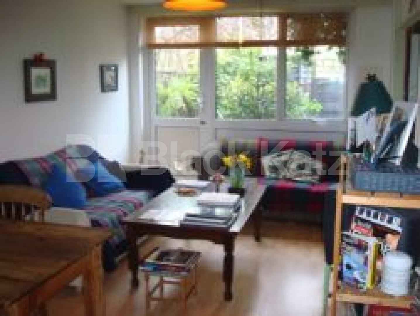 			NEW INSTRUCTION, 3 Bedroom, 1 bath, 1 reception Flat			 St Peters Way, Islington