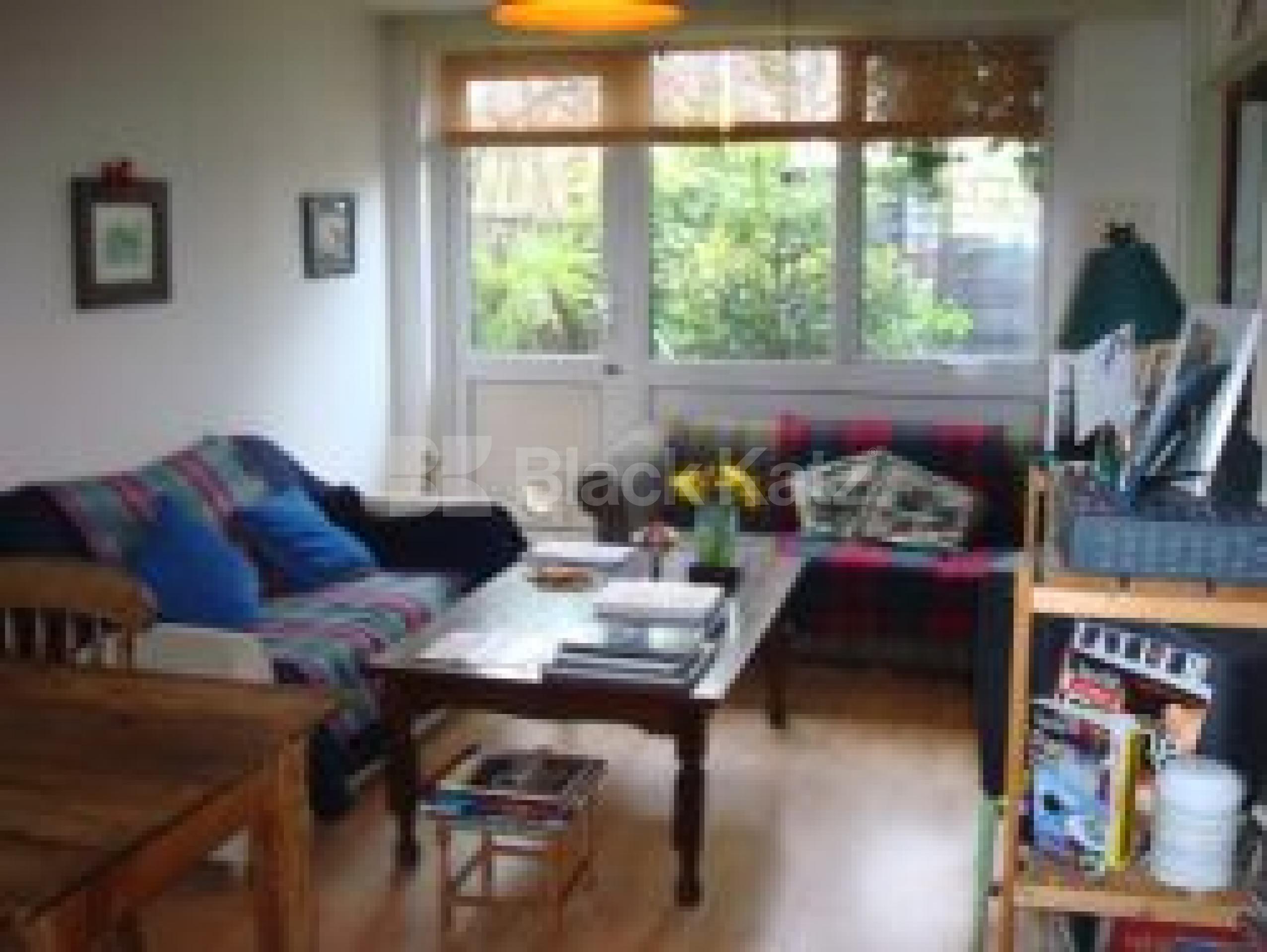 			NEW INSTRUCTION, 3 Bedroom, 1 bath, 1 reception Flat			 St Peters Way, Islington N1