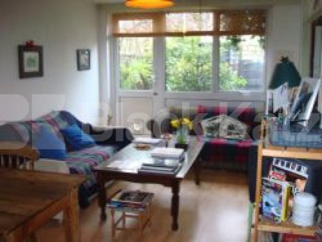 			NEW INSTRUCTION, 3 Bedroom, 1 bath, 1 reception Flat			 St Peters Way, Islington